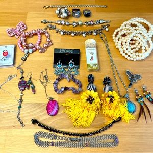 Mixed lot of costume jewelry